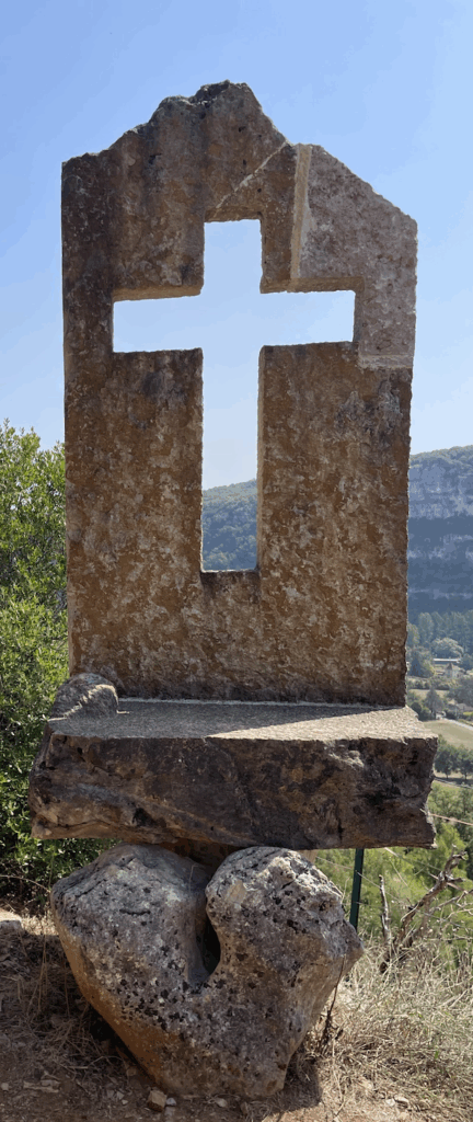 "Celui qui ne porte pas sa croix pour marcher derrière moi..."
(célébration de la Parole 23° dimanche temps ordinaire année C)