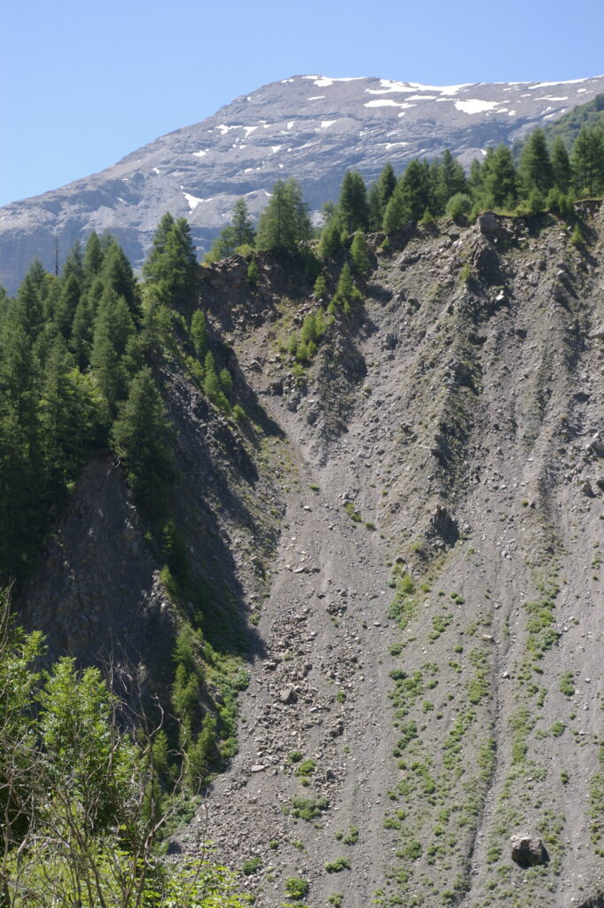 Il est parfois bien abrupt le chemin du partage et de l'ouverture du coeur aux autres. Dans cet article, la parabole du riche et de Lazare, évangile de la célébration de la Parole du 26° dimanche du temps ordinaire de l'année C