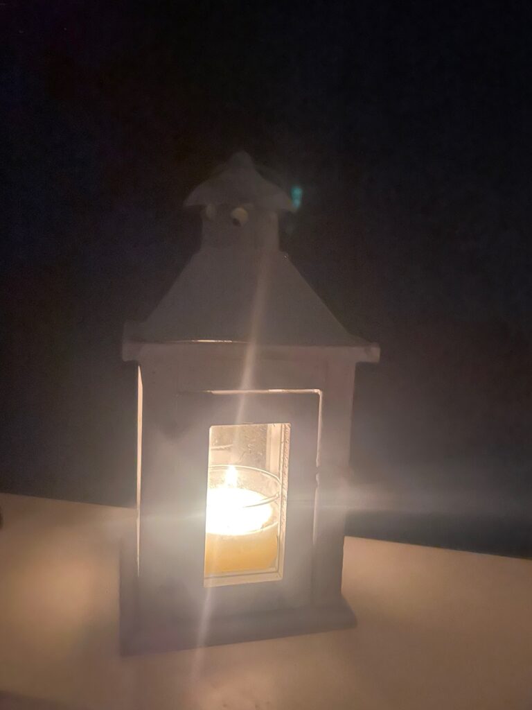 Veiller... une simple bougie allumée pour faire reculer la nuit !