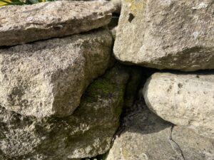 S'accrocher au nom de Jésus, même lorsqu'il ne restera pas pierre sur pierre de ce que nous avions forgé comme repères religieux..